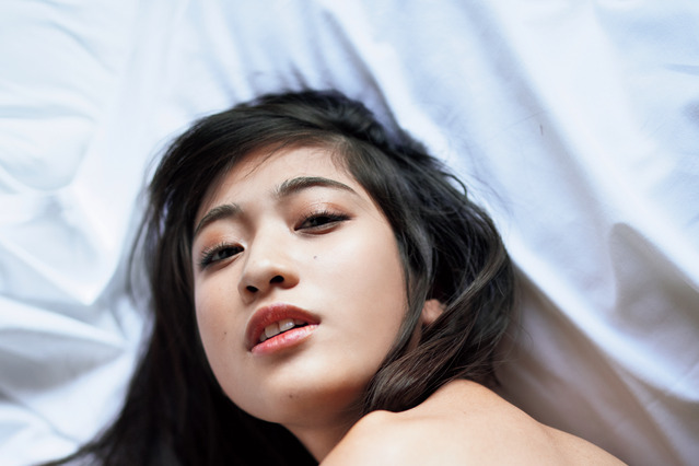 “174センチ&Gカップ”岡本杷奈、1st写真集が本日発売!未掲載カットも公開 画像