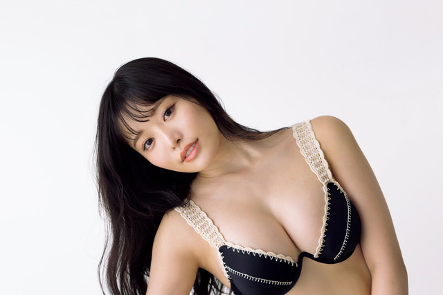 “20歳の現役バレリーナ”高鶴桃羽、水着グラビアで魅せる圧巻の美ボディ 画像