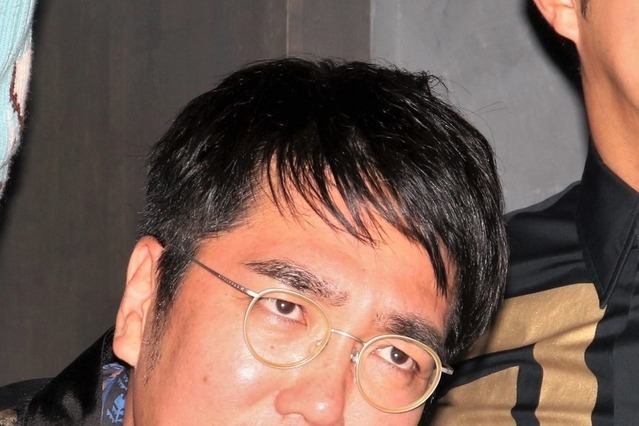小木博明、高校入学の娘とツーショット！「大きくなったなあ、このサイズじゃあもう抱っこできないなあ」 画像