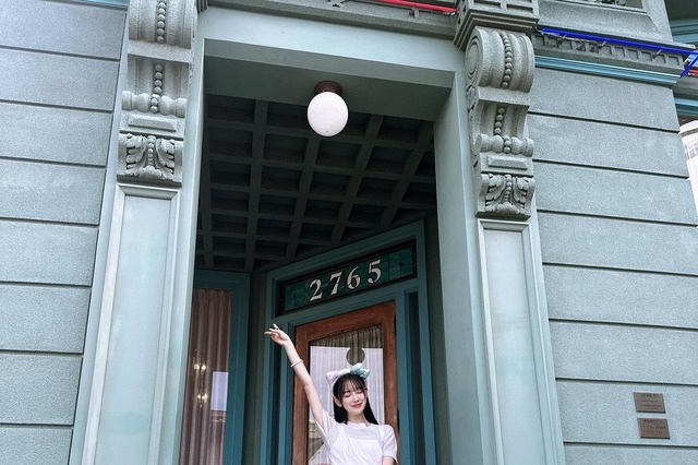いったい膝上何センチ？ 堀未央奈、超ミニスカコーデでUSJ満喫！ 画像