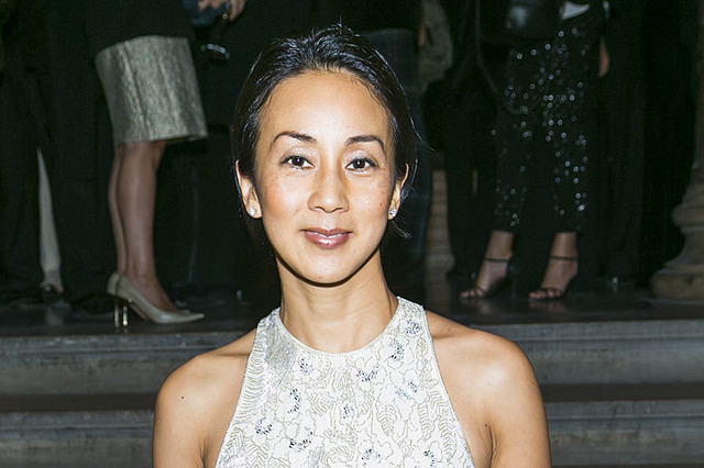 美しすぎる55歳・中村江里子、ミニスカも完璧な着こなし!「綺麗な美脚」「バービーみたい」 画像