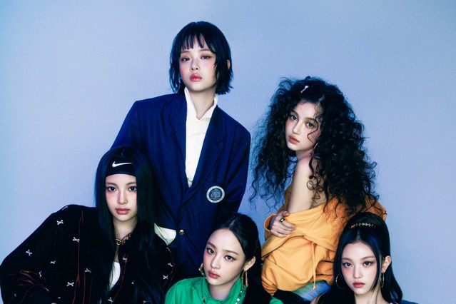NewJeans、新曲ジャケット写真で多彩なスタイリングを披露！ “アナログ”な感性を呼び起こす新作に期待が高まる 画像