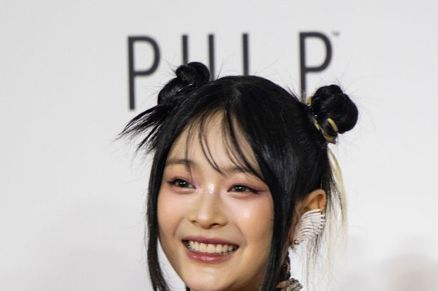 “表情管理の天才” NewJeans・ハニの表情が可愛すぎる!新曲「Bubble Gum」は多彩な“ビックリ顔”を次々と披露 画像