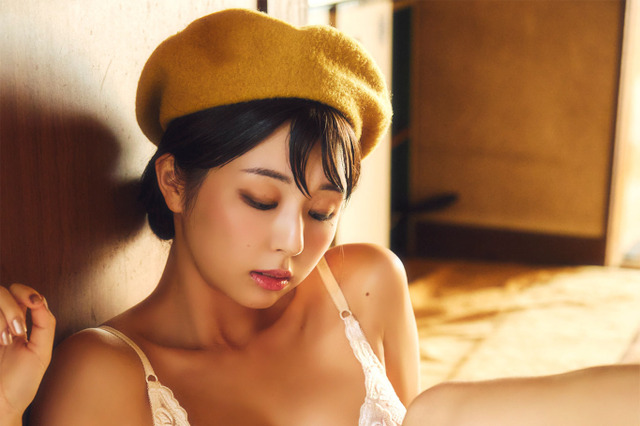 豊満ボディ、美尻、ストッキング...くりえみ、新写真集から誌面カット一部公開 画像