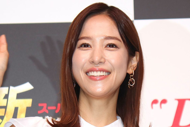 鷲見玲奈、ベビーベッドで眠るわが子の写真を投稿！ 画像