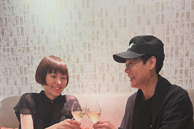 渡辺満里奈、夫・名倉潤との幸せ夫婦ショットで19回目の結婚記念日報告 画像
