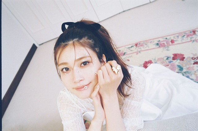 生見愛瑠を徹底解剖! 密着企画やQ&A、私服企画にもチャレンジした『CanCam』7月号 画像
