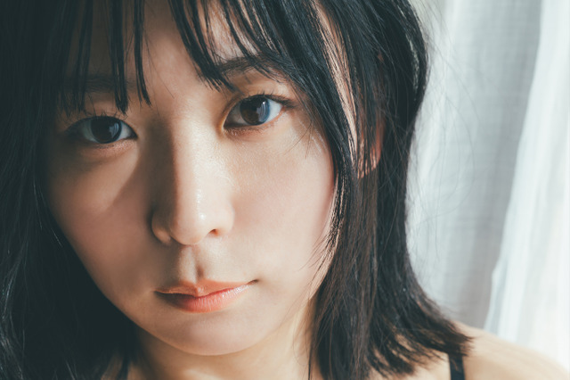 アンゴラ村長、自身初のデジタル写真集で黒のランジェリー姿を披露 画像