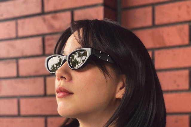 のん、個性的なサングラス&デニムジャケットの爽やかコーデに反響 画像
