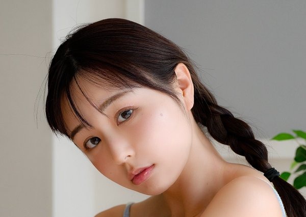 くりえみ、ビキニからはみ出る下乳ショットにファン興奮　「すごく良い」 画像