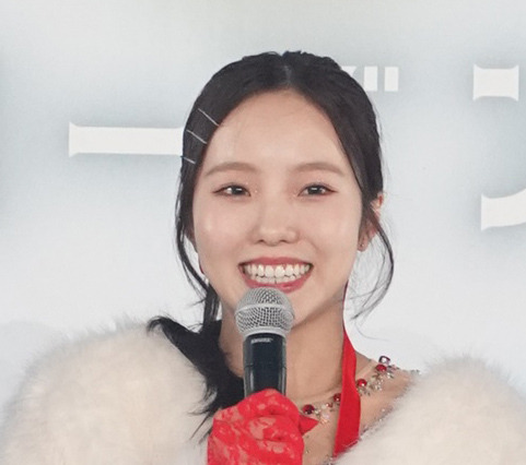 本田真凜、ピンクのショーパン姿にファン注目 画像