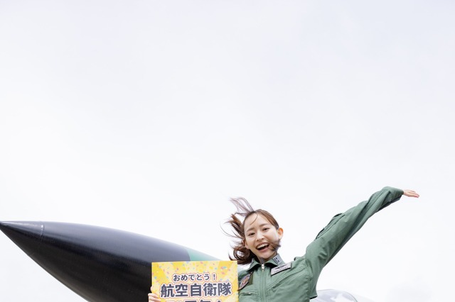 高崎かなみ、航空自衛隊の制服姿披露!『MAMOR』防人たちの女神に登場 画像