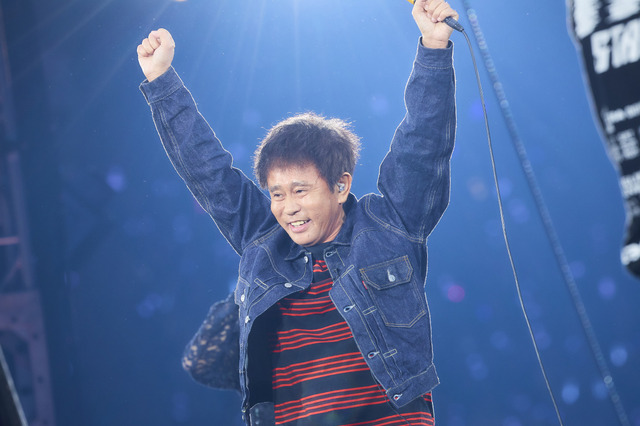 ダウンタウン浜田、東京ドームで人生初歌唱！SixTONESライブにサプライズ登場 画像