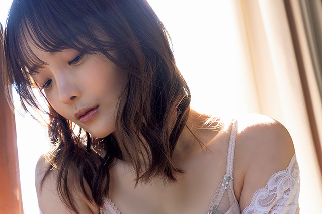 色白もっちり! 新谷姫加、魅惑の“プリンセス・ボディ”で飾るランジェリーグラビア 画像