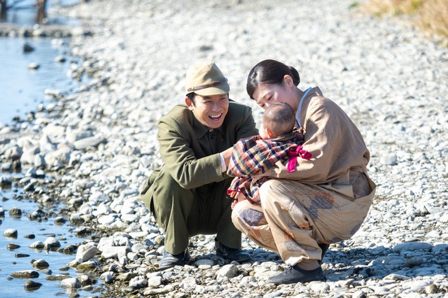 寅子に赤ちゃんが2人!?『虎に翼』公式SNSオフショットが話題 画像