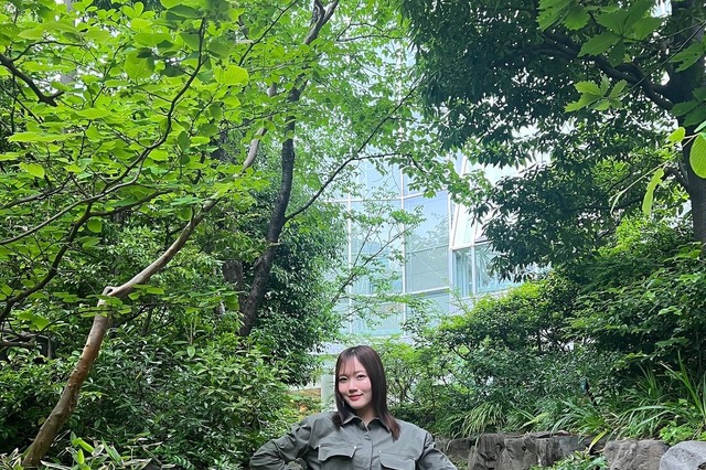 NMB48・眞鍋杏樹、膝上ミニスカコーデで抜群の美脚!「めっちゃ綺麗」「スタイル良すぎ」 画像
