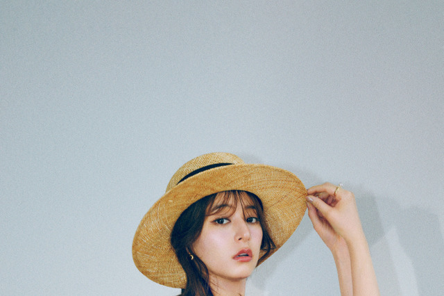 新木優子、オトナ可愛いサマーコーデで“夏”を先取り! 画像