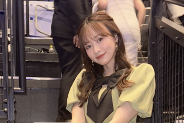 森香澄、リボン付きワンピ&美脚ショットに絶賛の声「キレイでかわいい」 画像