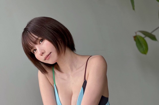 えなこ、涼しげなビキニショットで究極美ボディ! 画像