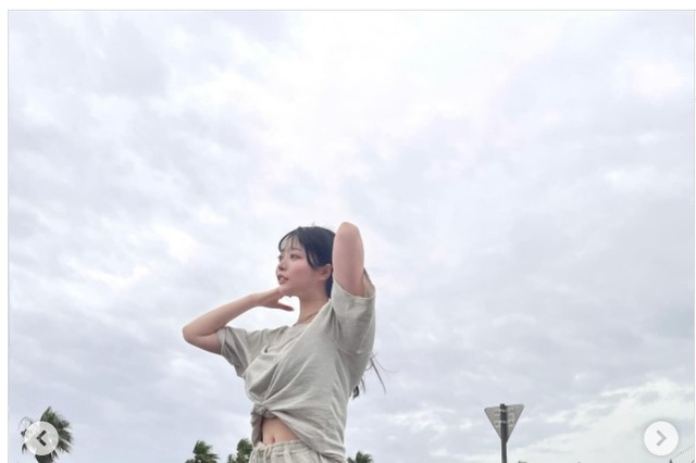 高鶴桃羽のへそ出しセットアップファッションに「かわいい」の声 画像