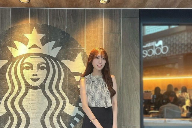 NMB48原かれん、膝上20センチの超ミニスカコーデでレべチの美スタイル! 画像