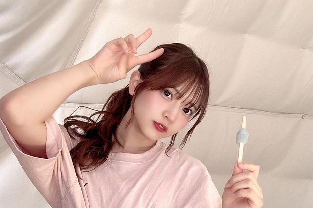 黒嵜菜々子、ピンクの部屋着姿で魅惑のヘソ出し「ドキドキしちゃう」「天使か」 画像