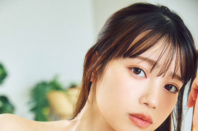 “美少女TikToker”あかせあかり、艶肌ボディ輝く王道の水着グラビア 画像