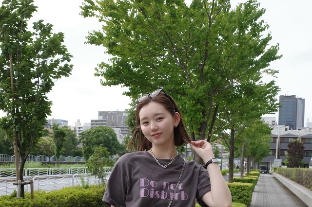 江野沢愛美、私服ショットで美脚すらり「久しぶりにミニ履いた」 画像
