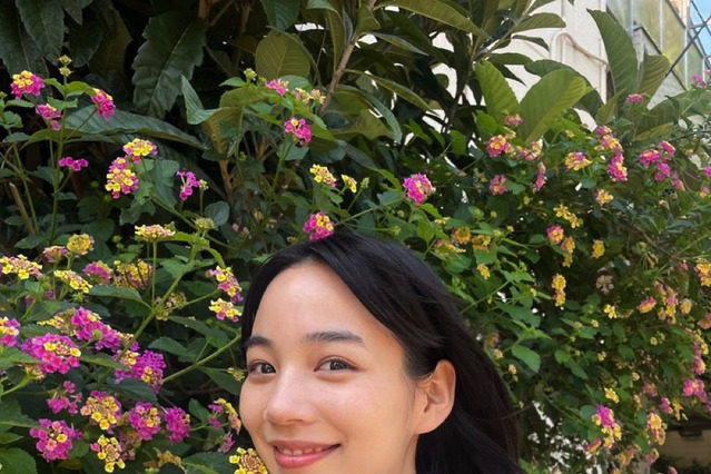 のん、夏らしい衣装のオフショ公開で「うっと～しい梅雨を吹き飛ばす爽やかさ」と反響 画像