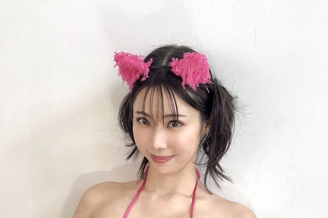 鈴木ふみ奈、布面積少なめビキニで魅せる究極のド迫力ボディ！ 画像