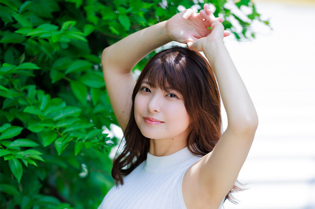 花井美理、17年ぶり「グラビアン魂」登場のデジタル写真集!抜群のプロポーション&ダイナミックなバストは健在 画像