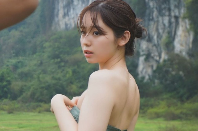 小池里奈、しなやかな曲線美で魅せる水着ショットに「良い腰つき」「むちゃくちゃ綺麗」 画像