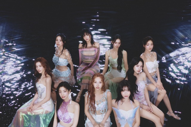 TWICE、新アルバム『DIVE』MV公開!神秘的な水の世界で優雅に踊る姿に注目 画像