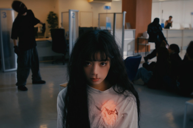 ELAIZA、新曲「たましい」リリース!MVは鼻血を垂らすクセ強な仕上がり 画像