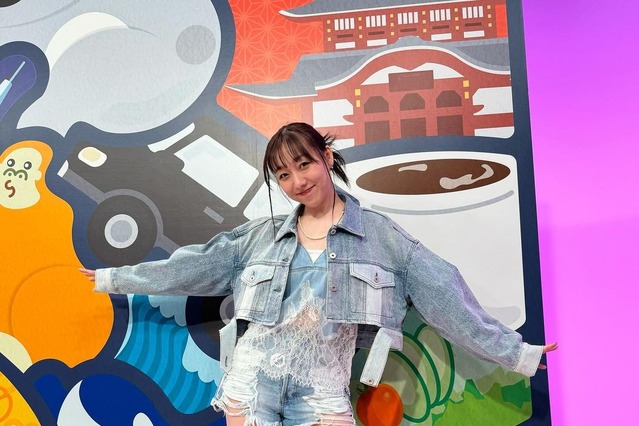 須田亜香里、超ミニ丈デニムで太もも限界露出!「攻めますねぇ」「最高じゃないですか!」 画像