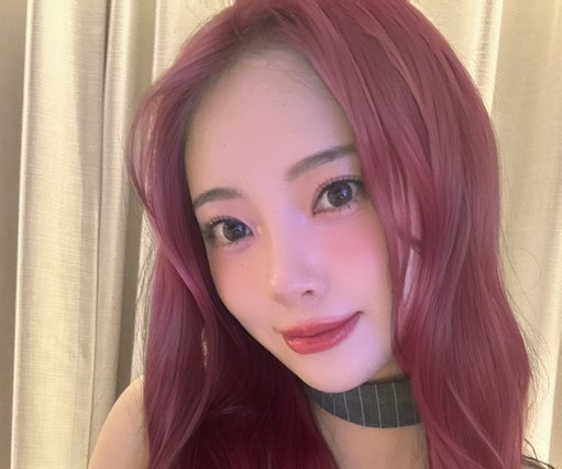 堀未央奈の赤髪ショットにファン注目！ 画像
