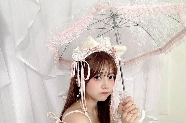 黒嵜菜々子、太もも丸見えの“セクシー”猫コーデにファン「飼ってもいいかな?」 画像
