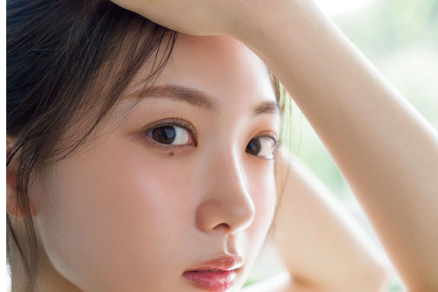 櫻坂46・谷口愛季、凛とした美しさで魅せる夏グラビア 画像