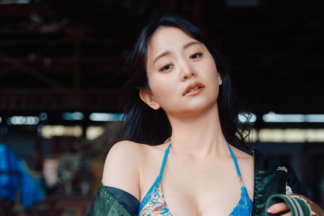 永尾まりや、最新デジタル写真集で“不適切なまりや”披露! 廃工場&倉庫でセクシーな姿に 画像