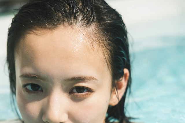 “役満ボディ”岡田紗佳、3rd写真集『おかぴのぴ』本日発売 画像