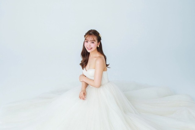 結婚1周年の藤田ニコル、純白ウエディング姿が“天使”すぎる！「結婚式の予行練習がしたくて…」 画像