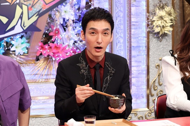 草彅剛がMC! 力士55人集結の『大相撲部屋対抗!大食い&歌うまバトル』放送 画像