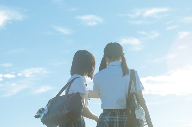 日向坂46、「絶対的第六感」のMVが19日18時にプレミア公開! 画像