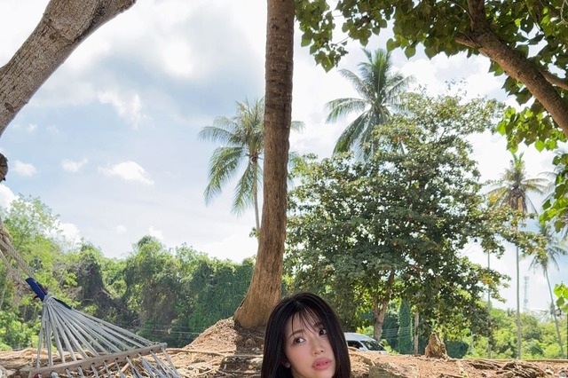 究極セクシー！ 鈴木ふみ奈、グラマラスヒップが目を引く悩殺水着ショット 画像