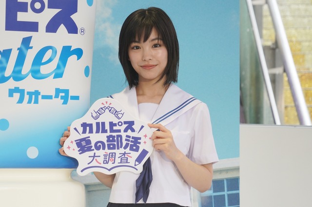 現役高校生女優・當真あみが制服姿で登場！好きだったのは「部活終わりの帰り道」 画像