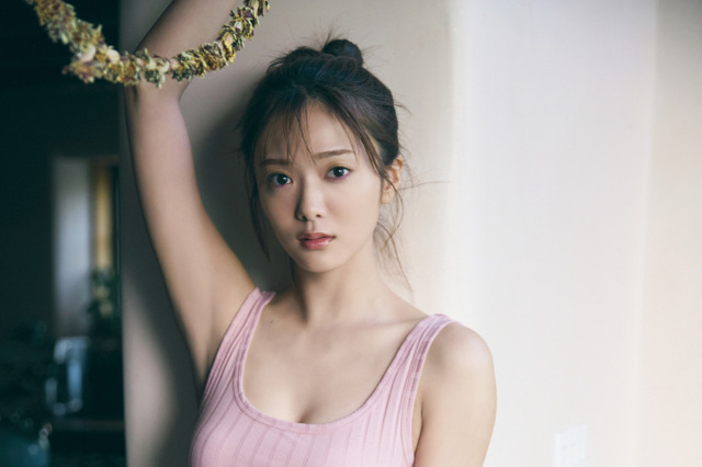 櫻坂46・田村保乃、美ボディ際立つピンクのミニワンピ姿 画像