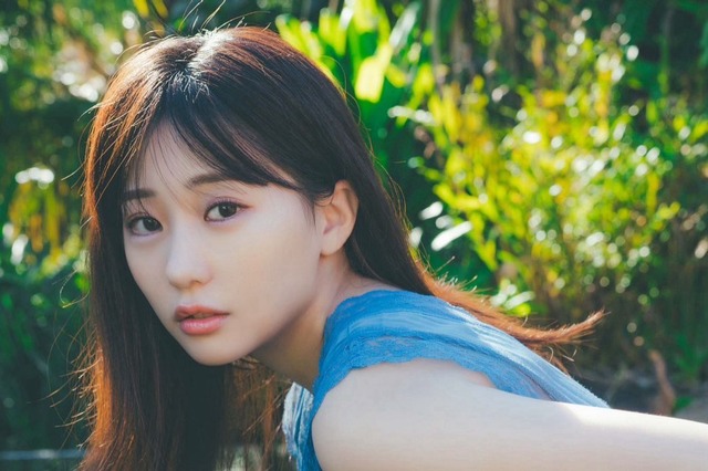田中美久、横乳あらわな大胆ショットにファン「とんでもない破壊力」「こぼれ落ちそう」 画像