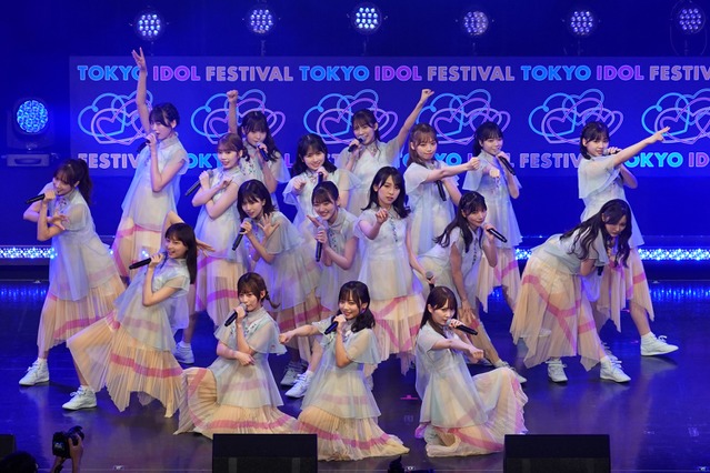 「こんなに可愛いJK集団居て良いのか？」日向坂46 四期生が浅草・雷門で記念撮影 画像