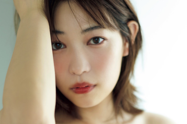 人気YouTuber・河内裕里、ランジェリー姿で“愛媛産”大迫力ボディ 画像