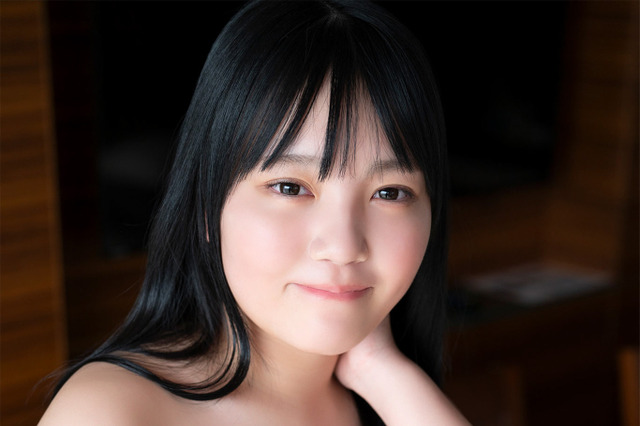 鈴原すず、最新デジタル写真集で美バスト大胆露出 画像